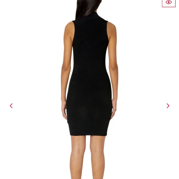 M-Onerva
$450.00
Short dress with cut-out and logo plaque - Picture 3 of 7